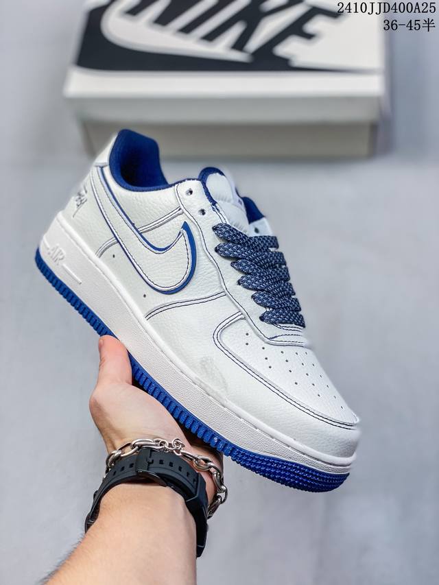 公司级带半码耐克Nike AIR FORCE 7 空军一号低帮百搭休闲运动板鞋。柔软、弹性十足的缓震性能和出色的中底设计，横跨复古与现代的外型结合，造就出风靡全