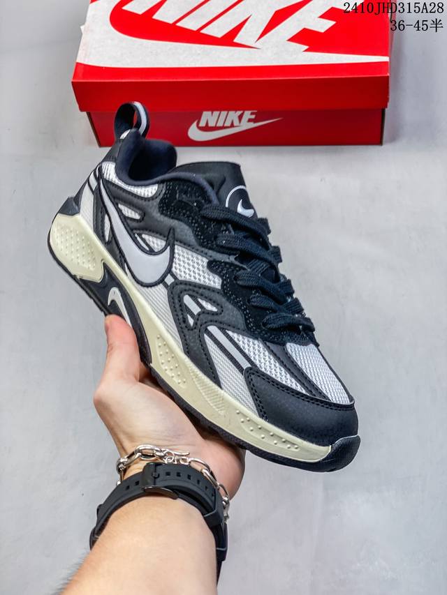 公司级NIKE JAM 系列舒适时尚防滑耐磨低帮生活 采用鞋面合成皮革与网眼布设计 以便于运动员在霹雳舞运动中的保护和耐穿 中底设计细节采用翻转SWOOSH设计