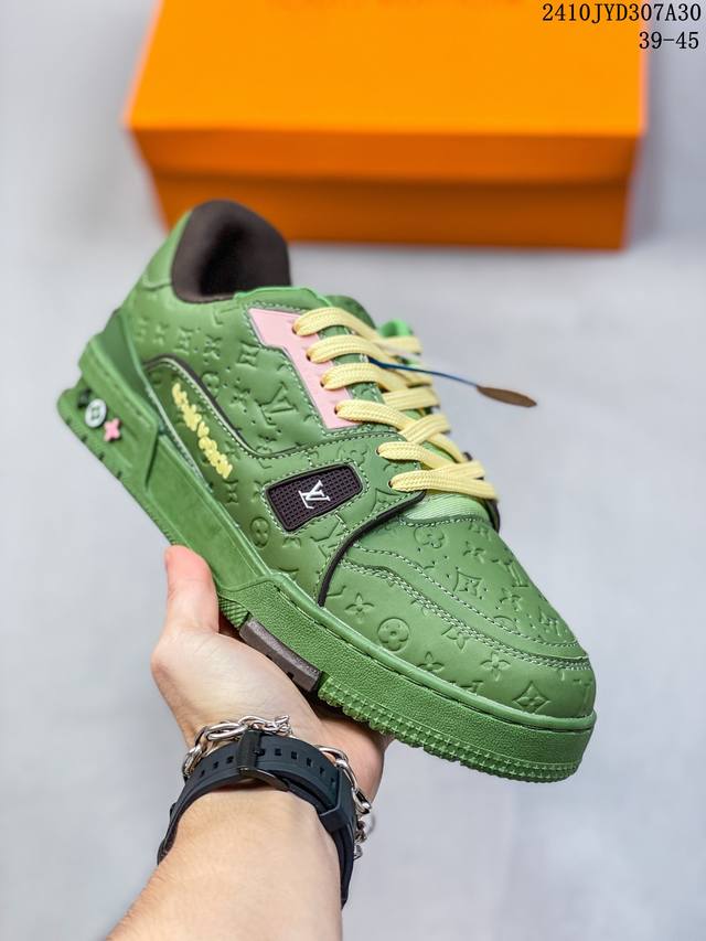 全新LV路易威登Louis Vuitton Trainer Sneaker Low休闲运动文化百搭板鞋 尺码：39-45 编码：10JYD307A30