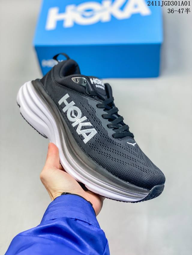 HOKA 霍卡 邦迪8代系列 原楦原纸版开发，采用柔软网织呼吸材料鞋面材质，轻量化材料高弹力泡棉升级中底，内嵌欧索莱Ortholite 混合 再生 鞋垫“飞要这
