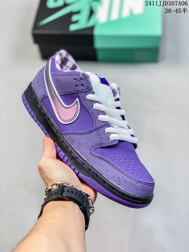 真标带半码 耐克Nike SB Dunk Low 扣篮系列复古低帮休闲运动滑板板鞋。采用脚感柔软舒适ZoomAir气垫，有效吸收滑板等极限运动在落地时带来的冲击