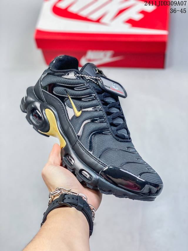 耐克 TN NIKE AIR MAX PLUS TN ULTRA SE 全掌气垫 夏季透气网面拼接 男女缓震跑鞋 货号：DMZ03620 尺码：36-45 编码