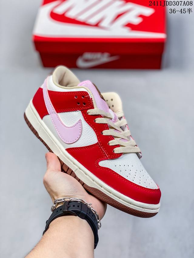 真标带半码 耐克Nike SB Dunk Low 扣篮系列复古低帮休闲运动滑板板鞋。采用脚感柔软舒适ZoomAir气垫，有效吸收滑板等极限运动在落地时带来的冲击