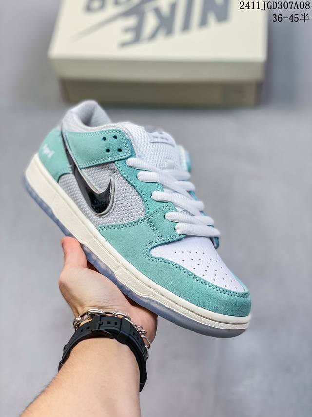 公司级带半码 耐克Nike SB Dunk Low 扣篮系列复古低帮休闲运动滑板板鞋。采用脚感柔软舒适ZoomAir气垫，有效吸收滑板等极限运动在落地时带来的冲