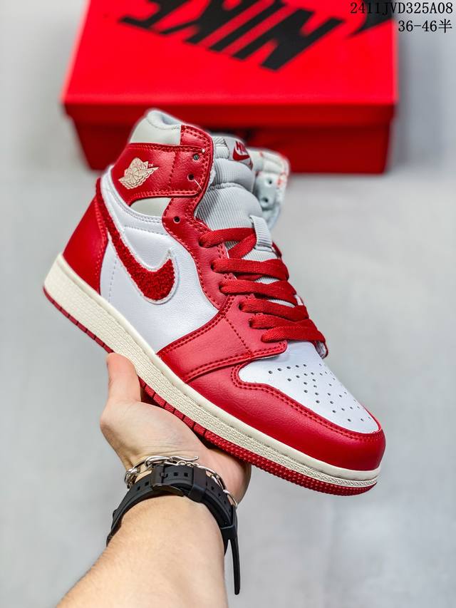公司级带半码 耐克Nike SB Dunk Low 扣篮系列复古低帮休闲运动滑板板鞋。采用脚感柔软舒适ZoomAir气垫，有效吸收滑板等极限运动在落地时带来的冲