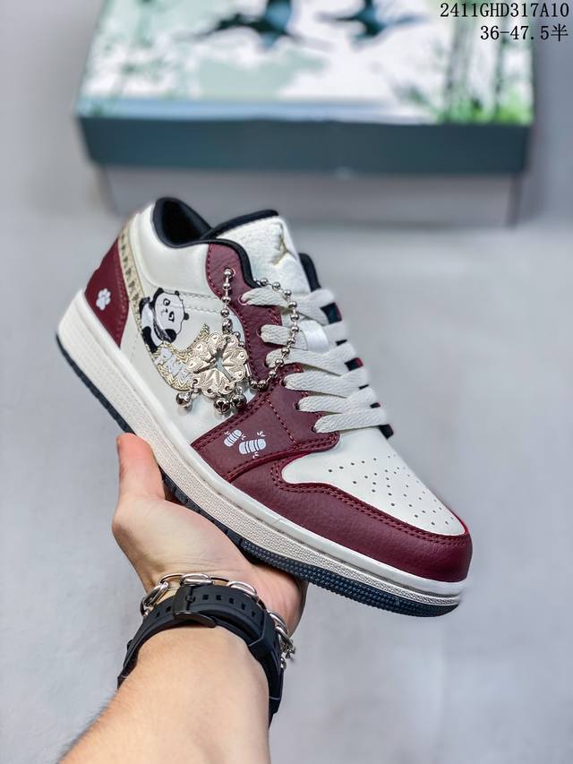 独家首发 独一无二 Jordan Air Jordan 1 嘟嘴熊猫 星之禾 特殊手绘 官方原版原盒 双重盒中盒 该定制球鞋选用原鞋为Jordan Air Jo