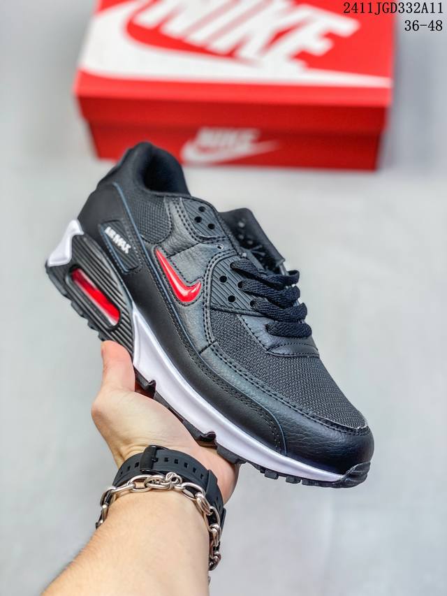 NIKE耐克运动鞋 Air max 90 健身运动跑鞋休闲鞋 复古风十足！Air Max 90 作为 Nike 旗下最经典的鞋型之一，凭借着百搭的造型，获得众多