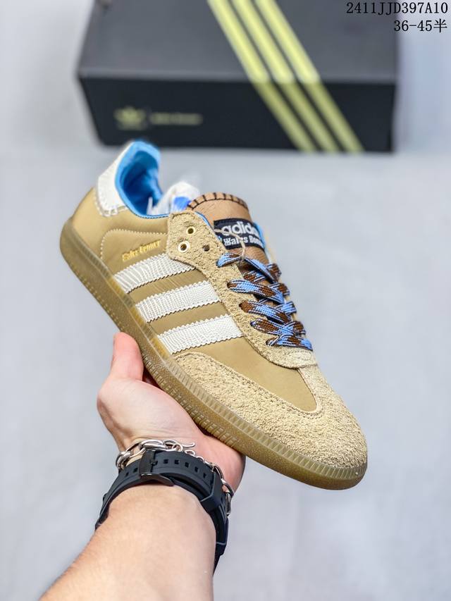 Adidas 阿迪达斯 男女鞋半码制，原楦原纸版数据开发，采用长绒翻毛皮组合牛津布鞋面材质，内环保可再生海玻璃鞋垫，外置RB耐磨防滑橡胶大底超高人气鞋款再出新，