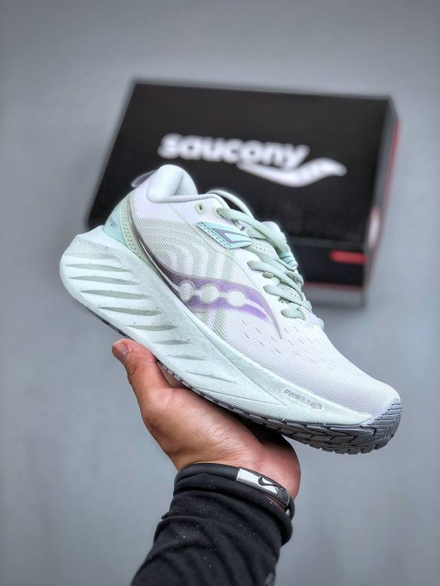 Saucony Triumph 22 索康尼胜利22代旗舰级缓震型跑鞋 性能相比前几代再升级：鞋面采用全新升级的工学网设计 贴合脚部更透气 中底部分使用最新的P