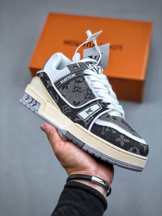 Louis Vuitton Trainer Sneaker Low LV路易威登低帮板鞋 正确一致TPR光泽组合鞋底 耐弯折滴塑支持片 原版购入历时近两个月开发