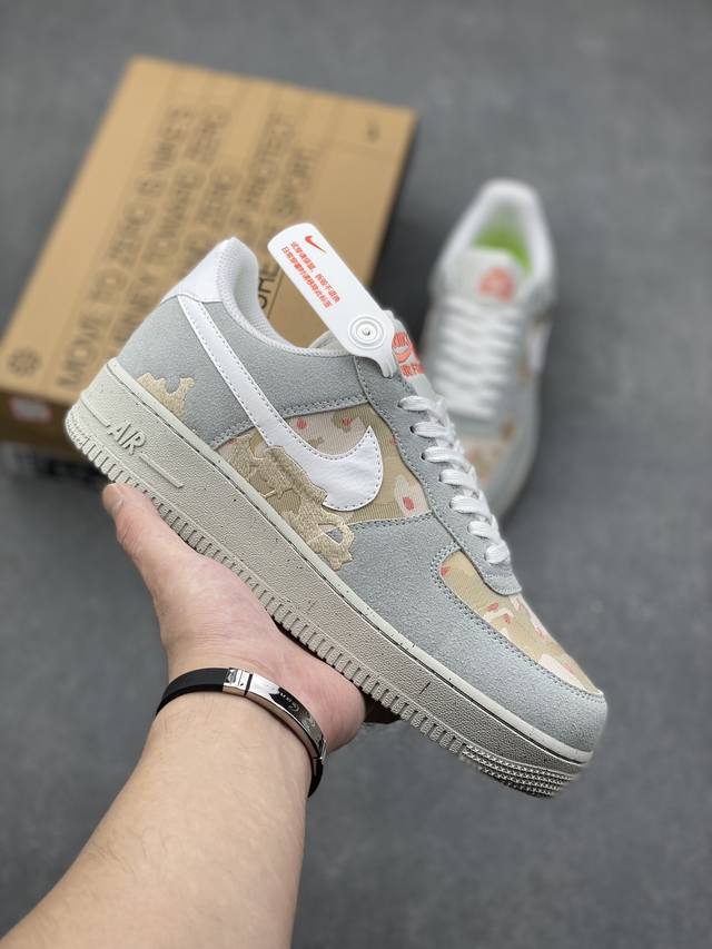 公司级耐克Nike Air Force 1 Low 空军一号低帮百搭休闲运动板鞋。柔软、弹性十足的缓震性能和出色的中底设计，横跨复古与现代的外型结合，造就出风靡