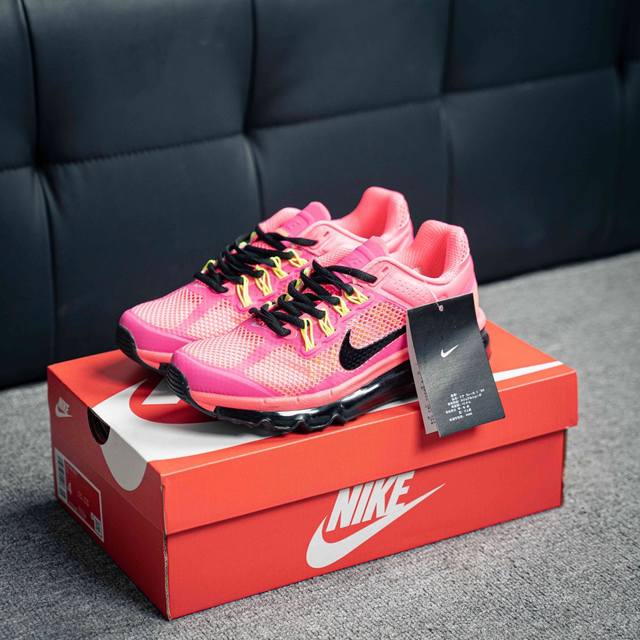 放店 Nike Air Max 2013 舒适时尚耐磨透气 低帮跑步鞋运动鞋携时尚设计闪亮回归，出众有型。采用网眼布细节和运动风无缝覆面，助你保持清爽感受，塑就