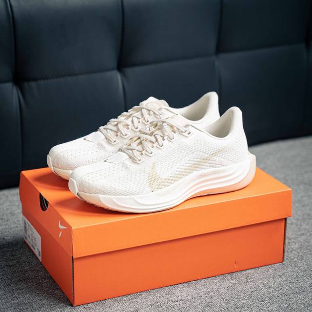 耐克 Nike Zoom Pegasus Plus登月超级飞马涡轮增压马拉松慢跑鞋 货号：FQ7261 尺码：36 36.5 37.5 38 38.5 39 4