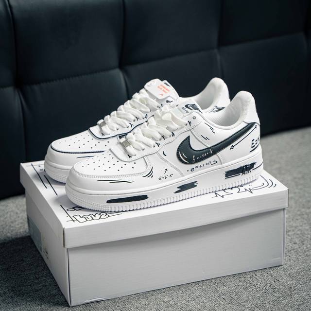 Air Force 1 原装级别 原楦头原纸板 打造纯正空军版型专注外贸渠道 全掌内置蜂窝气垫 原盒配件 原厂中底钢印、拉帮完美 货号：CT7724 111 尺