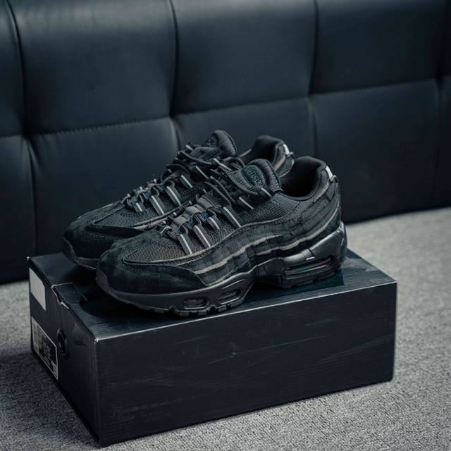 Nike Air Max 95 复古减震气垫跑鞋 经典重温 外单专供大厂出品 品质稳定 一百余色 终端操作 鞋款设计灵感源于人体构造 中底设计基于人体的脊柱构造
