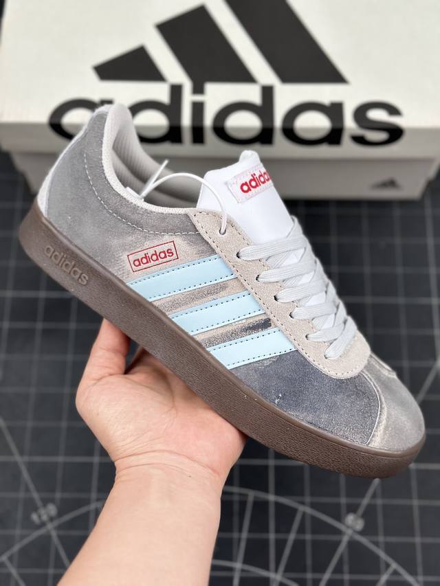 公司级Adidas Neo VL Court 2.0 百搭单品 绒面麂皮防滑耐磨轻便低帮板鞋 整双鞋以传统的低帮呈现的清新造型 鞋头优先头层反毛皮 包裹保证优秀