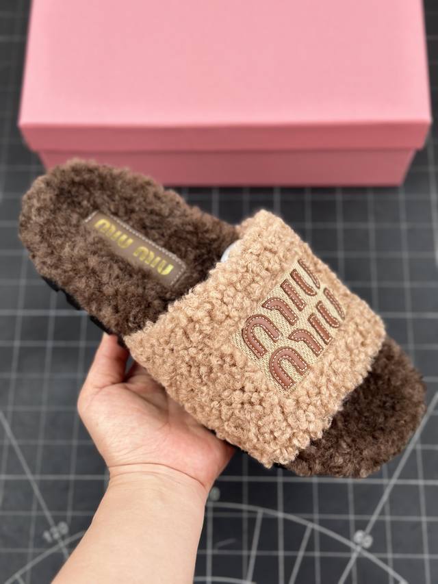 Miumiu 2024秋冬潮品毛毛拖 ！1：1开模秒杀市场一切版本 欧美名媛 明星 网红girl 大爱款 ，冰岛进口羊毛 单色羊毛蓬松柔软 亲肤柔软冬季必备款