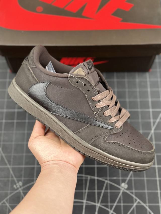 Travis Scott x Air Jordan 1 Low Velvet Brown 低帮 丝绒摩卡倒勾9.0 AJ1 乔丹1代 乔丹篮球鞋系列 鞋款整体以