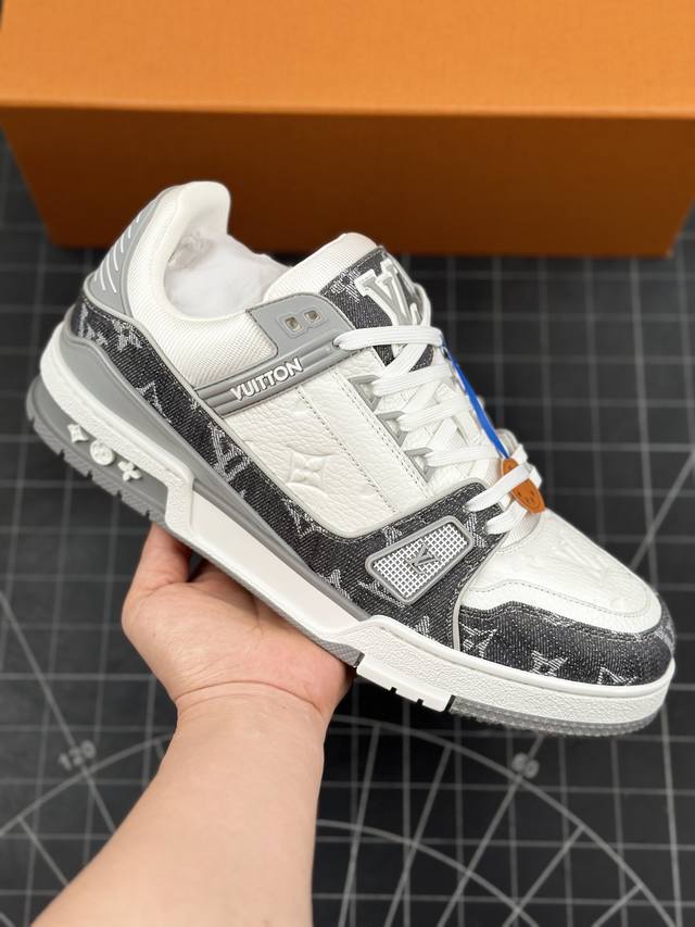 LV-路易-威登trainer 2024走秀最新款原版1：1开发复刻！！上脚非常舒适 做工精细鞋面由意大利进口小牛皮拼接，侧边饰有品牌LOGO标志，进口网布垫脚