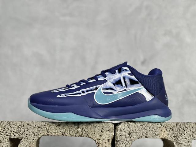 CK版 NK Zoom Kobe 5 联名 科比五代 #Zoom Turbo气垫后掌EVA缓震 实战配置直接拉满 #原楦纸板开发 鞋身流线型、后跟塑形，区分土肥