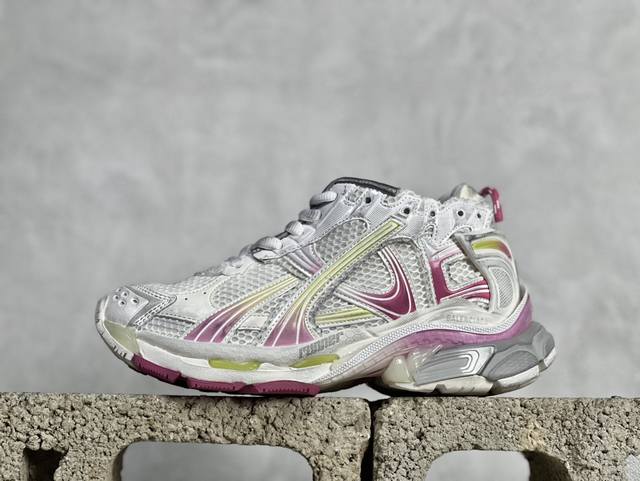 OK 巴黎世家 七代 Balenciaga 巴黎7.5巴黎世家 最新配色潮流复古休闲鞋 通过溢胶、做旧、缝线等细节， 展示了设计师 Demna 的运动鞋风格，
