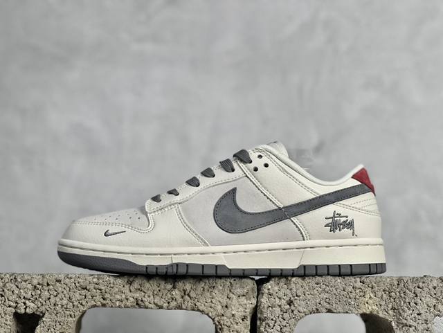 放店私 Nk SB Dunk Low 斯图西联名-灰猪八红尾 周年高端定制 低帮休闲板鞋 XY2025-015 #定制鞋盒 大厂纯原品质出货 超高清洁度 皮料切