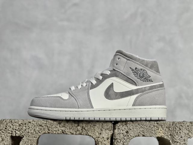 K版 Air Jordan 1 Mid AJ1 乔1白灰配色 中邦篮球鞋 货号：FQ7720-002 尺码：36 36.5 37.5 38 38.5 39 40