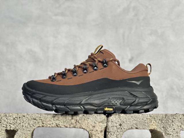 HK版 HOKA ONE ONE Tor Summit 棕色 托亚复古户外机能潮流功能鞋 鞋子采用细腻牛皮革包围 外圈挡泥板则是天然磨砂质地橡胶 金属鞋带扣 逼