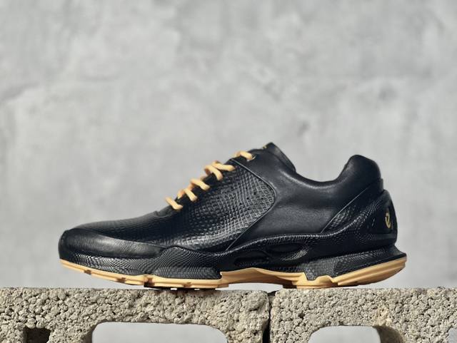 BK Ecco 2024爱步 15周年经典 #经典和现代工艺品质融合 精选小牛皮面料 百搭休闲老爹鞋 舒适性相当不错 版型楦型非常到位上脚 专柜热销款 独有鞋型