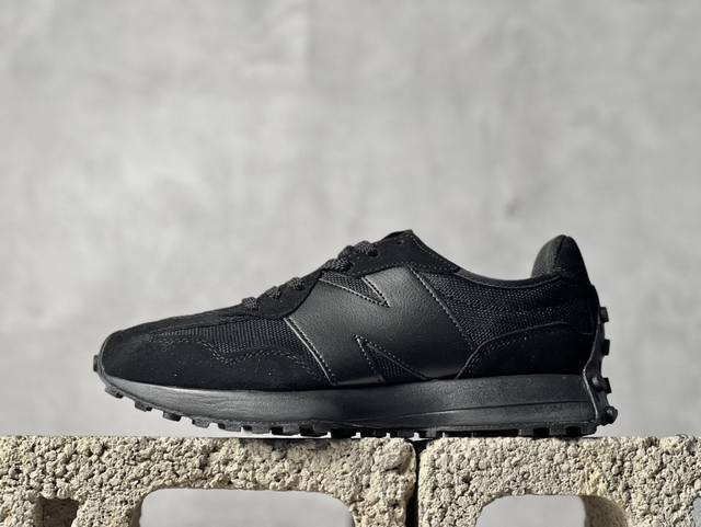 BF版 New Balance MS327 复古休闲运动慢跑鞋 全新 New Balance 327 系列，以更纯粹的复古风格设计打造的全新造型。侧身还以解构设