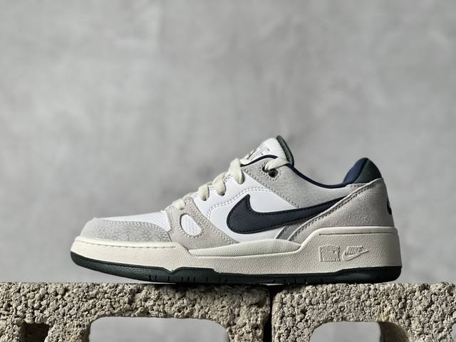 耐克 Nike 全新鞋型 来了！Nike Full Force Low 时尚复古运动板鞋，复古气质爆棚！近年来复古风的兴起，众多品牌纷纷推出自己的全新鞋款，势必