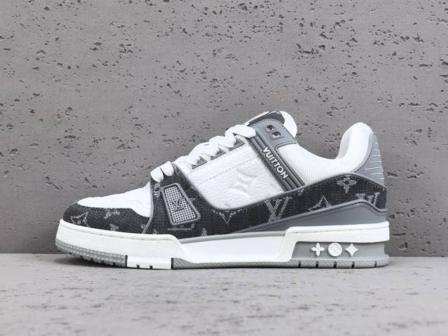 渠道优势，！ 专柜版 驴牌 LV trainer 情侣限定系列 休闲 低帮 时尚板鞋 灰牛仔 尺码 35 36 37 38 39 40 41 42 43 44