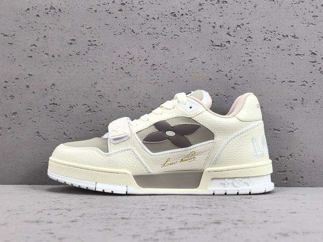 渠道优势，！ 工厂直供 驴牌 LOUIS VUITTON Trainer 牛皮革 平底系带圆头 板鞋 男款 尺码 35 36 37 38 39 40 41 42