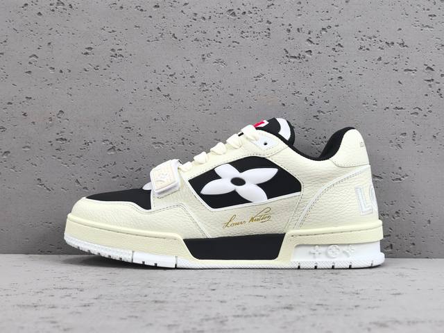 渠道优势，！ 工厂直供 驴牌 LOUIS VUITTON Trainer 牛皮革 平底系带圆头 板鞋 男款 尺码 35 36 37 38 39 40 41 42