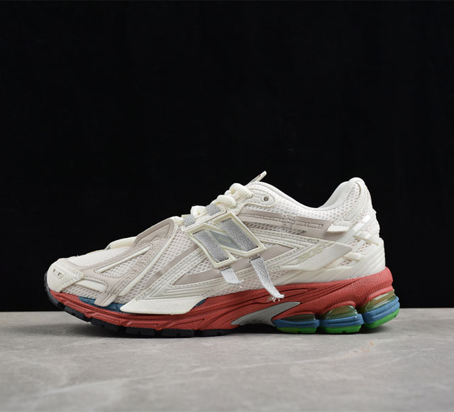 New Balance 1906系列复古老爹风休闲运动慢跑鞋 M1906AB #采用轻质牛剖革拼接透气网眼衬垫织物鞋面材质 T-Beam大底提供足步弓支撑，保持