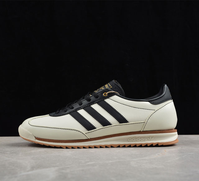 Ad Originals SL 72 OG 阿迪经典复古慢跑鞋 JI3969 #鞋款采用舒爽尼龙鞋面、绒面革饰面和皮革细节等设计。与此同时，搭载着 Ecotex