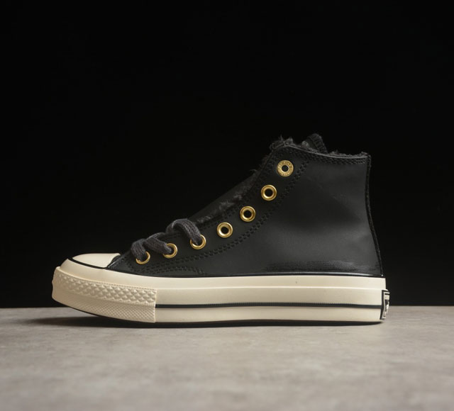 Converse Chuck 1970s 冬季新款金扣皮面加绒高帮休闲板鞋 A12444C 鞋面采用防水皮革面搭配金色鞋眼扣和毛绒内衬 双倍温暖加持 寒冷瞬时