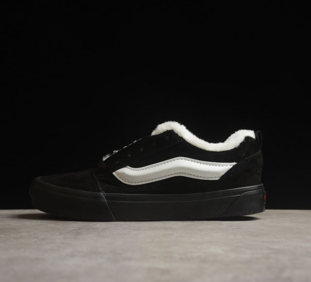 Vans Knu Skool 百搭休闲防滑减震低帮黑武士加绒款面包鞋 货号：VN0009QCBMA 尺码：35 36 36.5 37 38 38.5 39 40