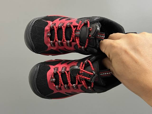 Kee*潮牌新款chandler 2Cnx 冒险款户外网面儿童运动鞋 Size：24-37码 户外大佬出品，必备时尚单品 松紧扣设计，穿脱方便 橡胶耐磨防滑大底