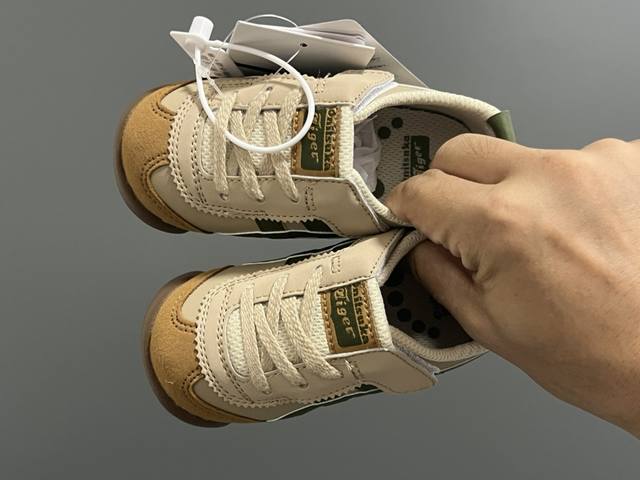 Yss飞机翼魔术贴婴童休闲鞋 Size：22.5-28.5码 经典亚瑟士婴童款 优质皮料，质感满满 飞翼式魔术贴设计，穿脱超方便
