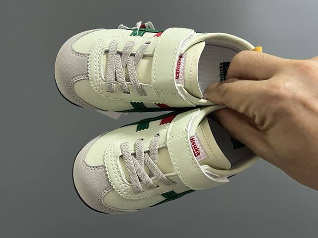 Yss 新款限量儿童魔术贴休闲鞋 Size：22-37码 新工厂新工艺新材料 新配色更好看啦 经典款式设计，低调奢华有内涵 魔术贴松紧带设计，穿脱超方便 超弹橡