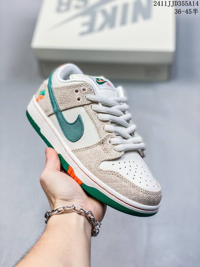真标带半码耐克nike Sb Zoom Dunk Low 板鞋 系列经典百搭休闲运动板鞋 鞋舌的填充，使舒适性大大提升，同时也更方便穿脱中底部分则加入了脚感柔软
