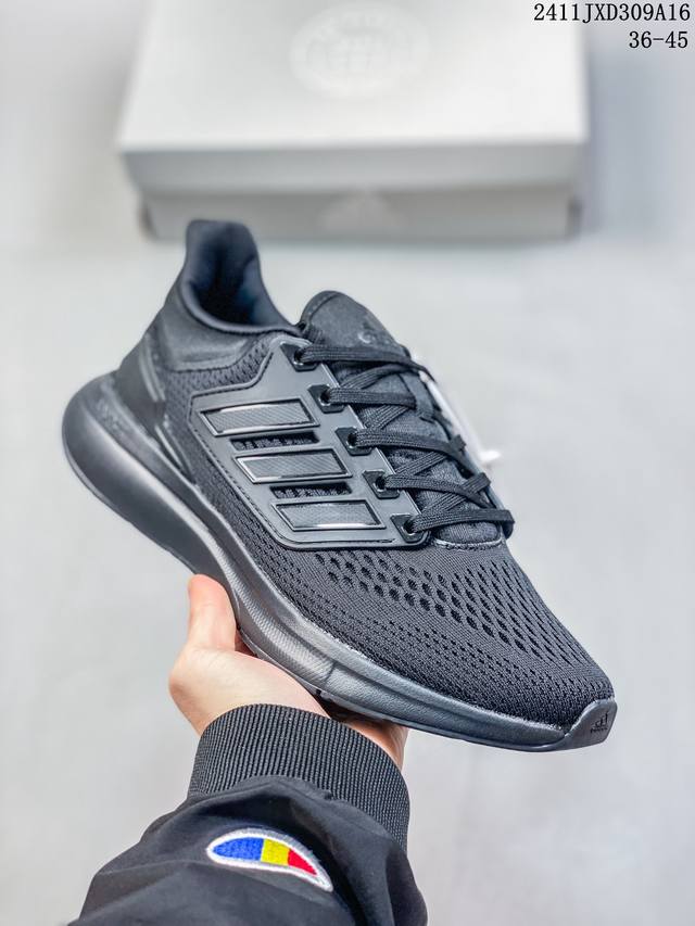 阿迪达斯adidas X_Plrphase 轻量跑鞋 外底延续 Boost 系列鞋款经典的镂空设计，为了加强中底抗扭刚性，Adidas 在两层 Boost 之间
