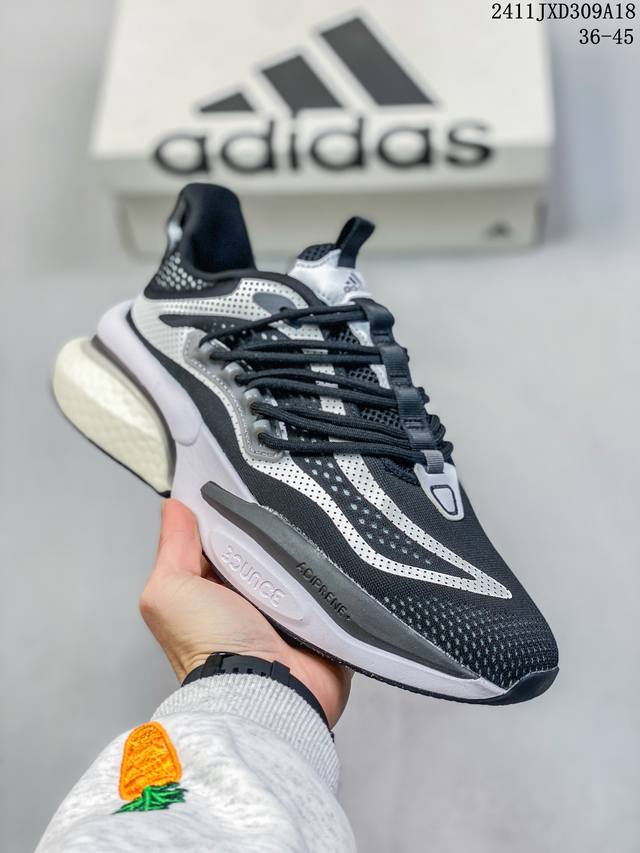 Adidas Alphaboostv1 全新配色 穿上这款 Adidas Alphaboost 跑鞋，让您的周末跑步运动 更上一层楼。系好鞋带，踏上跑道、当地公