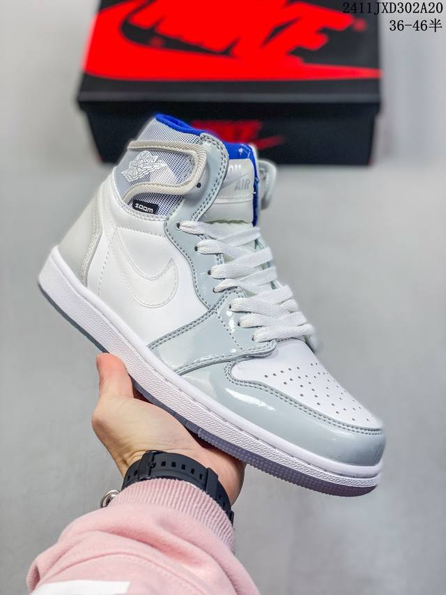 真标带半码 耐克 Nike Air Jordan 1 Retro High Og 乔丹一代篮球鞋复刻运动鞋 皮面高帮板鞋的设计灵感源自运动夹克，带你重温入选球队