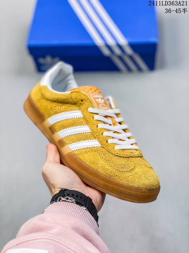 特价特价公司级 阿迪达斯 Adidas Originals Gazelle Indoor复古三叶草防滑透明橡胶板鞋经典运动鞋。这款经典鞋,忠于原版设计,缀撞色三