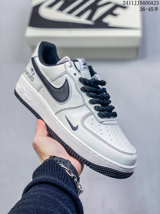 真标带半码耐克nike Air Force 7 空军一号低帮百搭休闲运动板鞋。柔软、弹性十足的缓震性能和出色的中底设计，横跨复古与现代的外型结合，造就出风靡全球