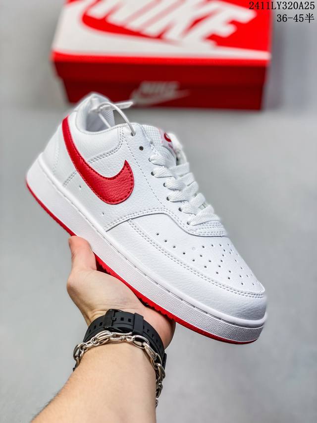 耐克 Nike Court Borough 低帮百搭透气休闲运动板鞋，经典耐用的设计，兼顾舒适脚感和出众风范，演绎匠心之作。结构性的支撑贴合感结合复古篮球设计，