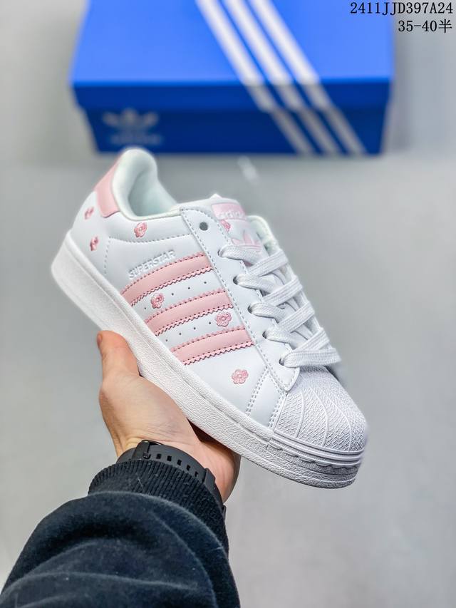 Ad Originals Superstar 经典复古贝壳头板鞋 Eg4959 诞生于1969年 是第一双将全皮面鞋 身与橡胶鞋头结合在一起的低帮篮球鞋 Sup