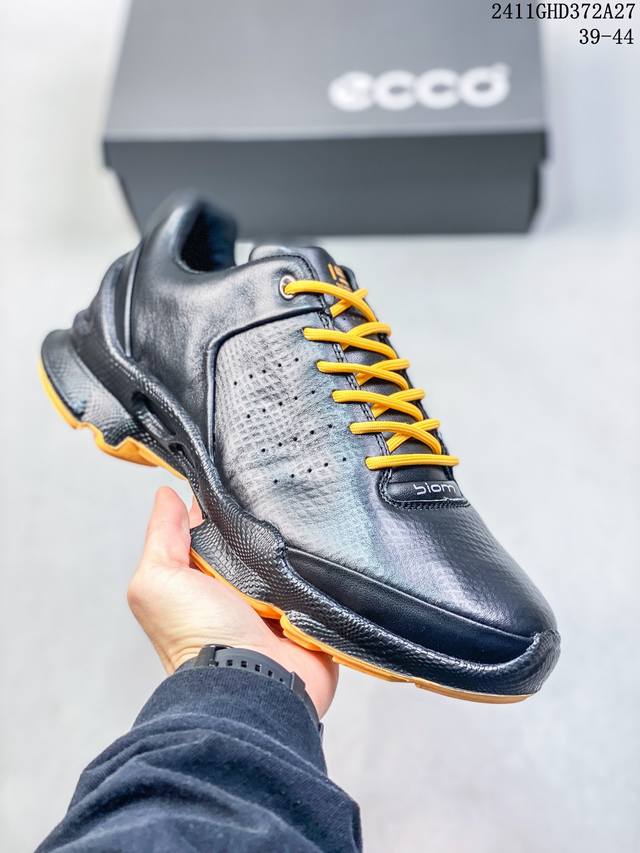真标 新百伦 New Balance M1906系列 复古运动鞋单品宝藏老爹鞋款。作为nb最经典的档案鞋型之一，与 2一样，1906有着nb最成熟的技术加持和复